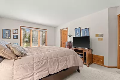 308  King William Ct, Waukesha, WI 53186 - Photo 16