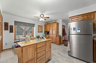 308 King William Ct, Waukesha, WI 53186 - Photo 6