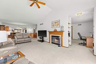 308 King William Ct, Waukesha, WI 53186 - Photo 12