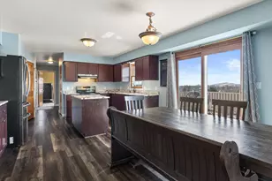 S96W12833 Walter Hagen Dr, Muskego, WI 53150 - Photo 8