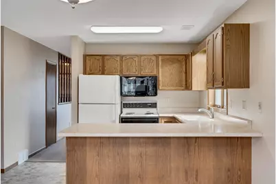 1009  Whispering Winds Pl, Onalaska, WI 54650 - Photo 4