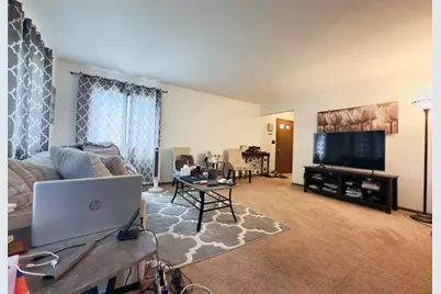 8030 W Manor Cir, Milwaukee, WI 53223 - Photo 6