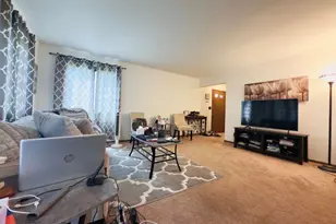 8030 W Manor Cir, Milwaukee, WI 53223 - Photo 6