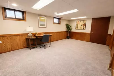 2181 S 91st St, West Allis, WI 53227 - Photo 18