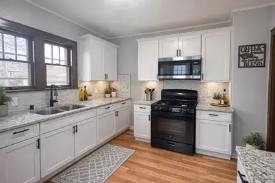 2181 S 91st St, West Allis, WI 53227 - Photo 6