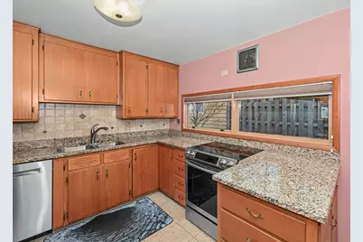 601  Kentucky St, Racine, WI 53405 - Photo 4