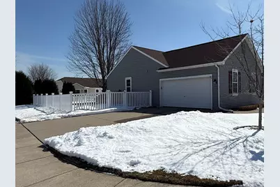 1418  Center St, Hartford, WI 53027 - Photo 2