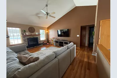 1418  Center St, Hartford, WI 53027 - Photo 4