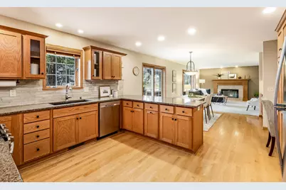 1239  Canary Ln, Grafton, WI 53024 - Photo 2