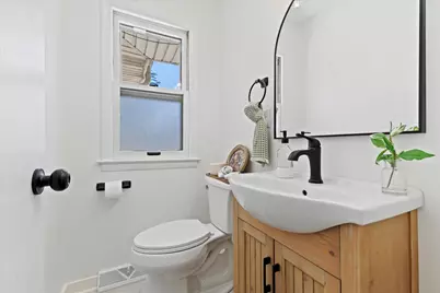 831 W Riverview Dr, Glendale, WI 53209 - Photo 16