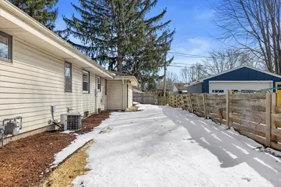 831 W Riverview Dr, Glendale, WI 53209 - Photo 32