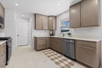 831 W Riverview Dr, Glendale, WI 53209 - Photo 14