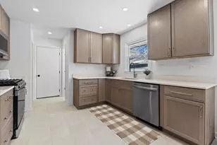 831 W Riverview Dr, Glendale, WI 53209 - Photo 14