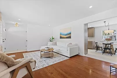 831 W Riverview Dr, Glendale, WI 53209 - Photo 6