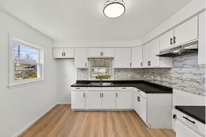 6726 W Silver Spring Dr, Milwaukee, WI 53218 - Photo 14