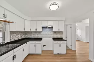 6726 W Silver Spring Dr, Milwaukee, WI 53218 - Photo 16