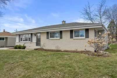 1553  Parknoll Ln, Port Washington, WI 53074 - Photo 4