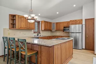 N80W13596 River Park Dr, Menomonee Falls, WI 53051 - Photo 8