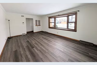 1360 S 88th St, West Allis, WI 53214 - Photo 10