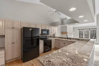 476  Oak Ridge Dr, Hartland, WI 53029 - Photo 14