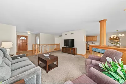 11625 W Sunset Ln, Greenfield, WI 53228 - Photo 4