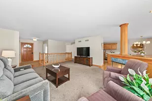 11625 W Sunset Ln, Greenfield, WI 53228 - Photo 4