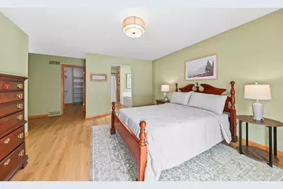 11625 W Sunset Ln, Greenfield, WI 53228 - Photo 16