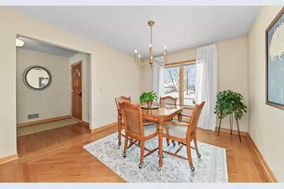 11625 W Sunset Ln, Greenfield, WI 53228 - Photo 14