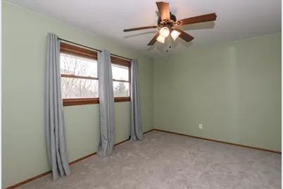 219  Willow Ct, Hartland, WI 53029 - Photo 18