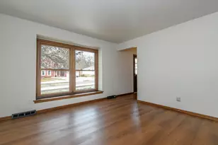 219 Willow Ct, Hartland, WI 53029 - Photo 10