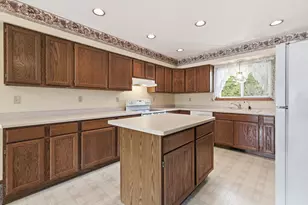 496 Glacier Pass, Slinger, WI 53086 - Photo 2