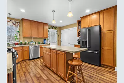 468  Pickett St, Plymouth, WI 53073 - Photo 8