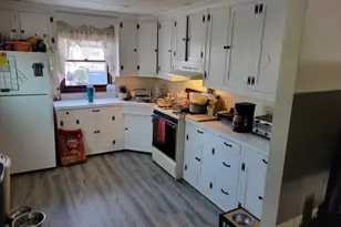 954 S 36th St, Manitowoc, WI 54220 - Photo 10