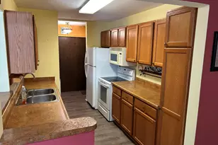 5200 S Tuckaway Blvd, Greenfield, WI 53221 - Photo 6