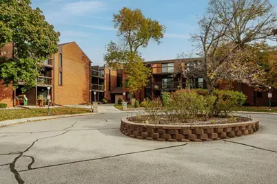 5200 S Tuckaway Blvd #111, Greenfield, WI 53221 - Photo 4