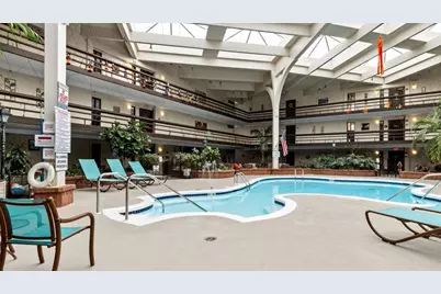 5200 S Tuckaway Blvd #111, Greenfield, WI 53221 - Photo 4