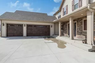 N88W18648 Duke St, Menomonee Falls, WI 53051 - Photo 4