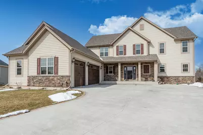 N88W18648  Duke St, Menomonee Falls, WI 53051 - Photo 2