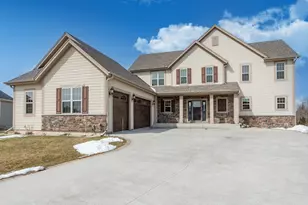 N88W18648 Duke St, Menomonee Falls, WI 53051 - Photo 2