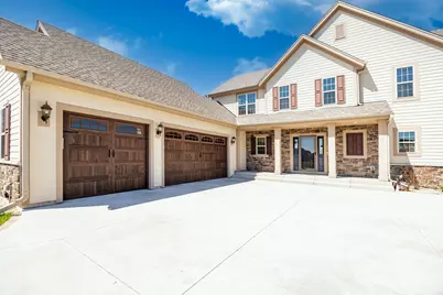 N88W18648  Duke St, Menomonee Falls, WI 53051 - Photo 2