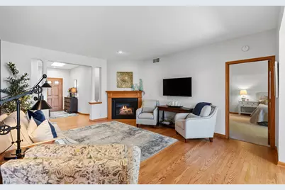 1668  Iroquois Ave, Grafton, WI 53024 - Photo 6