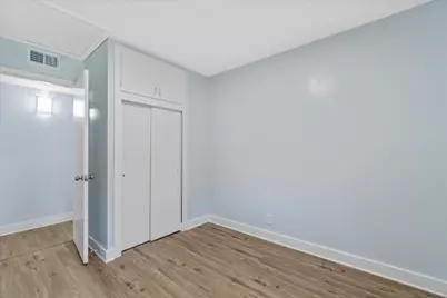 2101 W Fairmount Ave, Milwaukee, WI 53209 - Photo 16