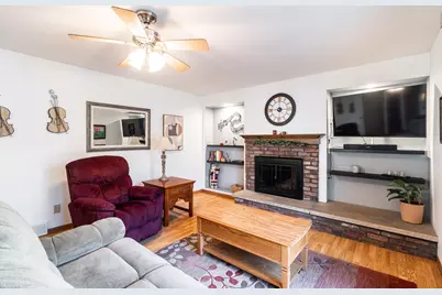 5921  Sycamore St, Greendale, WI 53129 - Photo 12