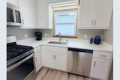 2405 S 83rd St, West Allis, WI 53219 - Photo 10