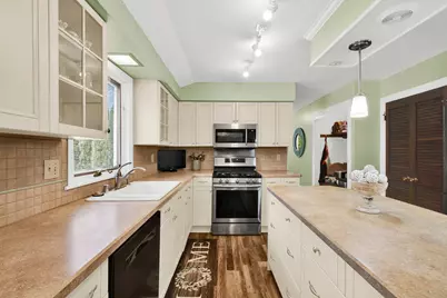 1103 W Montclaire Ave, Glendale, WI 53217 - Photo 14