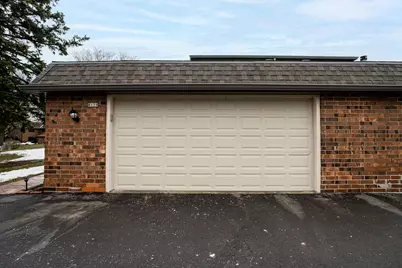 8179 S Forest Hills Cir, Franklin, WI 53132 - Photo 32