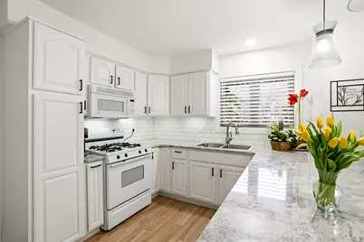 8179 S Forest Hills Cir, Franklin, WI 53132 - Photo 6