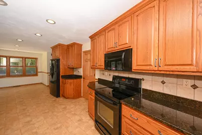 11920 W Arthur St, West Allis, WI 53227 - Photo 14