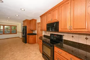 11920 W Arthur St, West Allis, WI 53227 - Photo 14