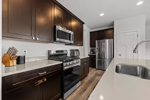 N67W25382 Breckenridge Ct, Sussex, WI 53089 - Photo 6